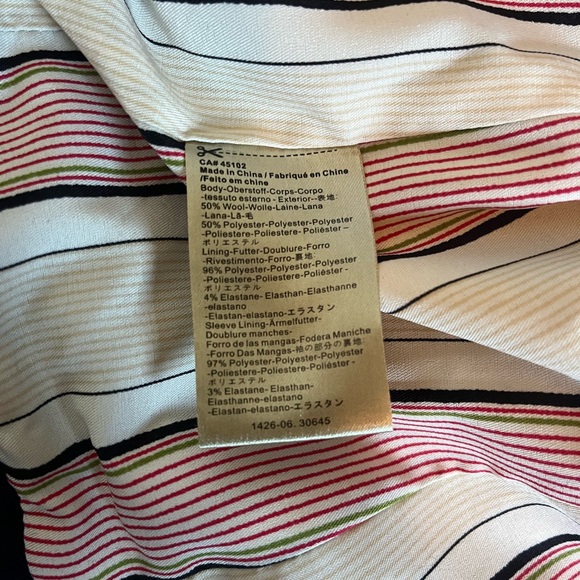 Like new Navy blue Madison Scotch Blazer, unique inner lining. Perfect for fall! - Picture 3 of 8